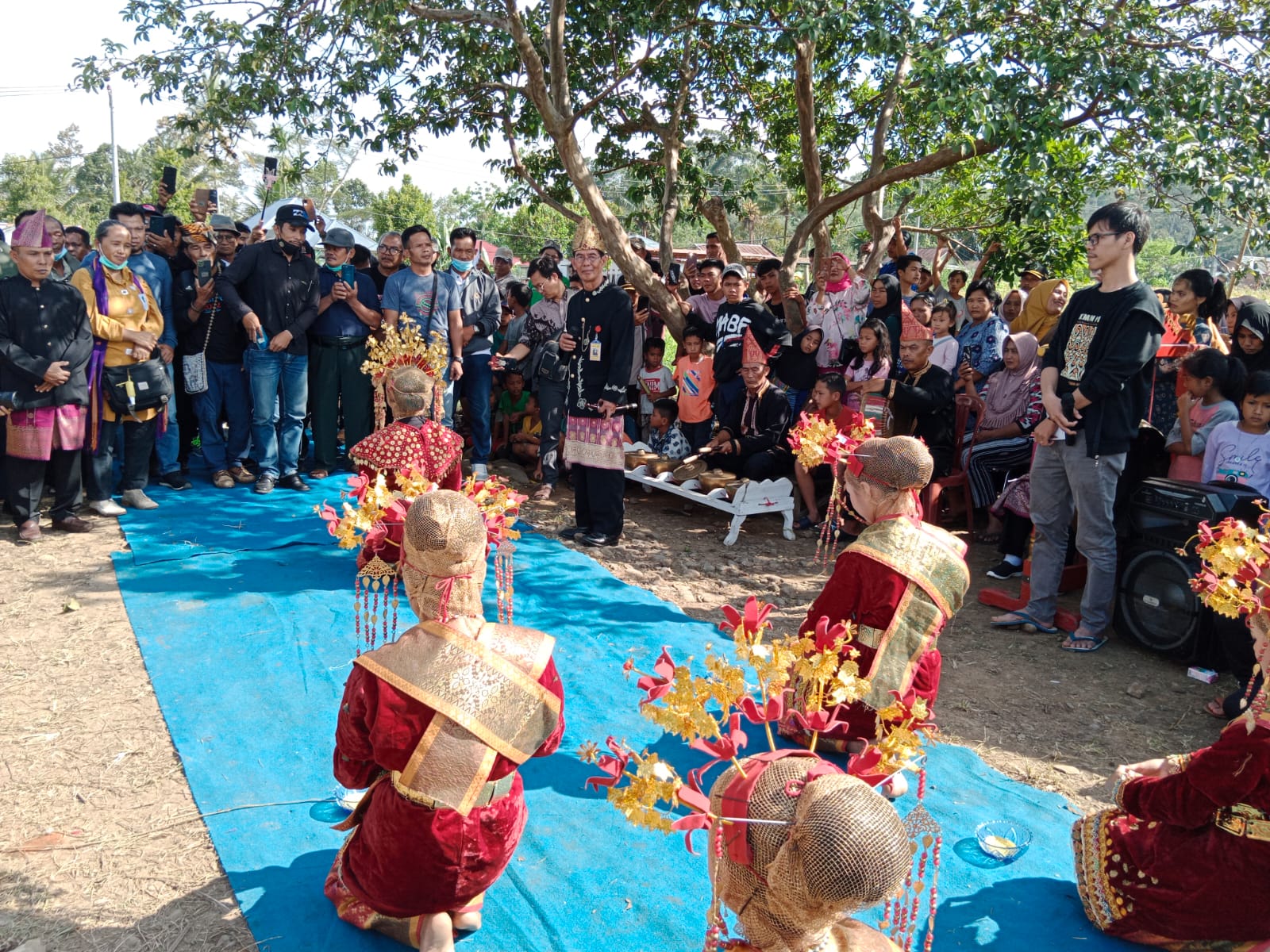 Aliansi Masyarakat Adat Nusantara Aman Tari Kejei Sambut Peserta